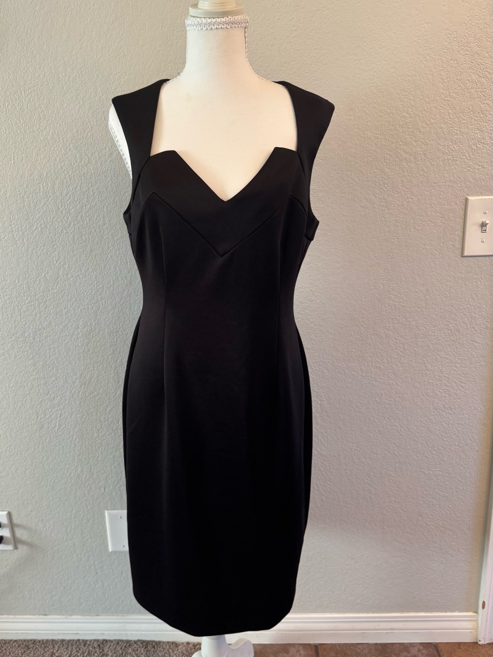 Connected Apparel Black Lace Back Sheath Cocktail Dress Size 12 stretch midi